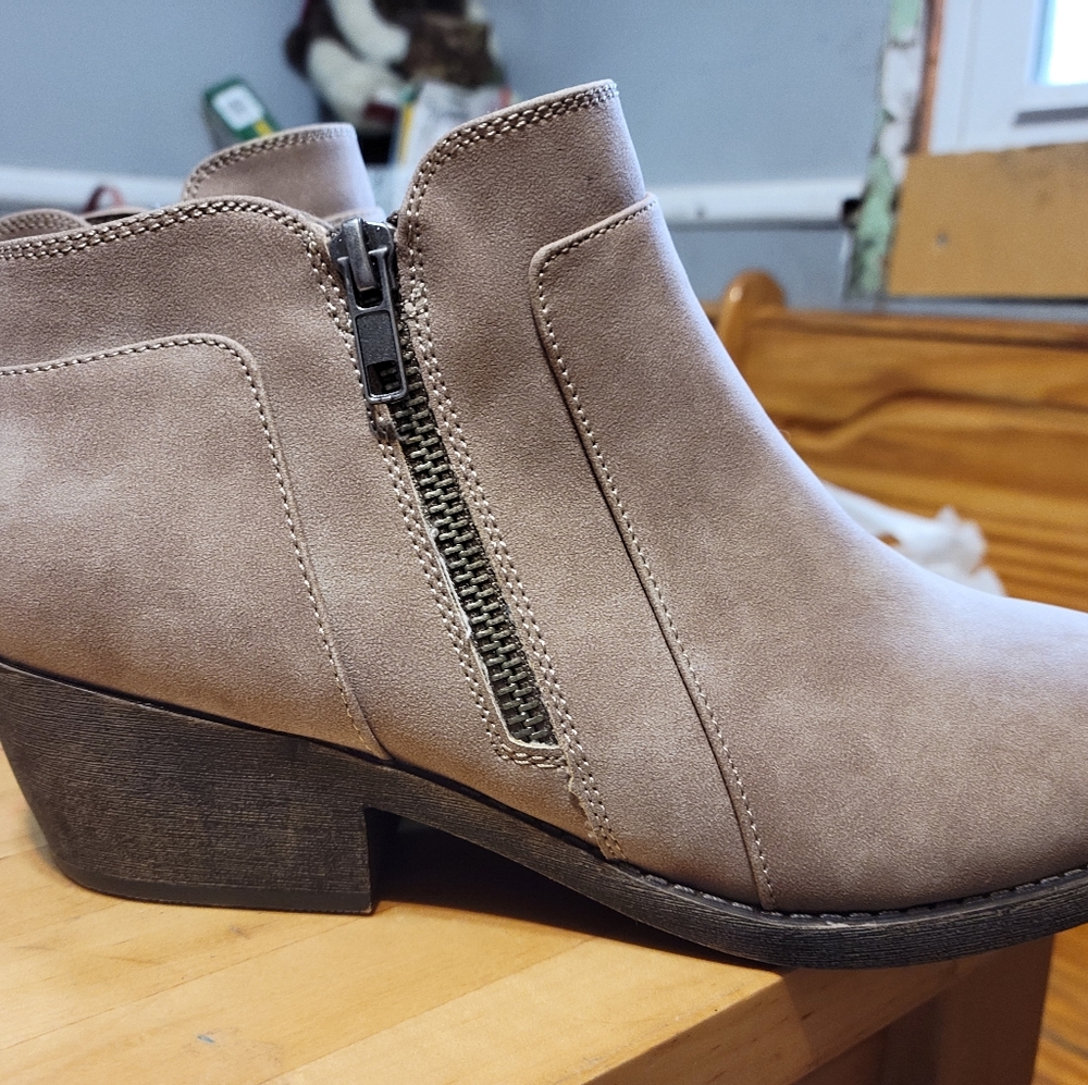 Brand new Maurices Ankle Boots, size 8M